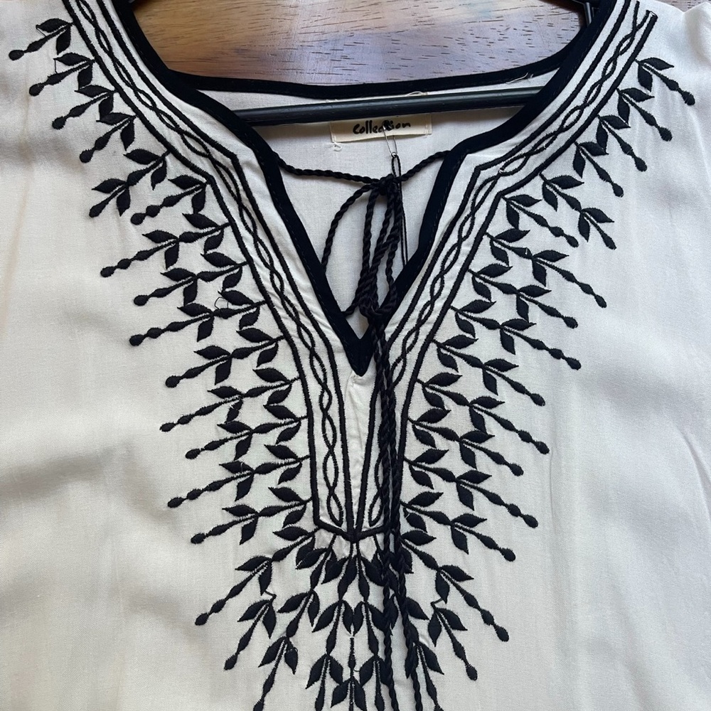 NWT Boho Beach Cover-up with Embroidery & Tassels - Picture 3 of 5